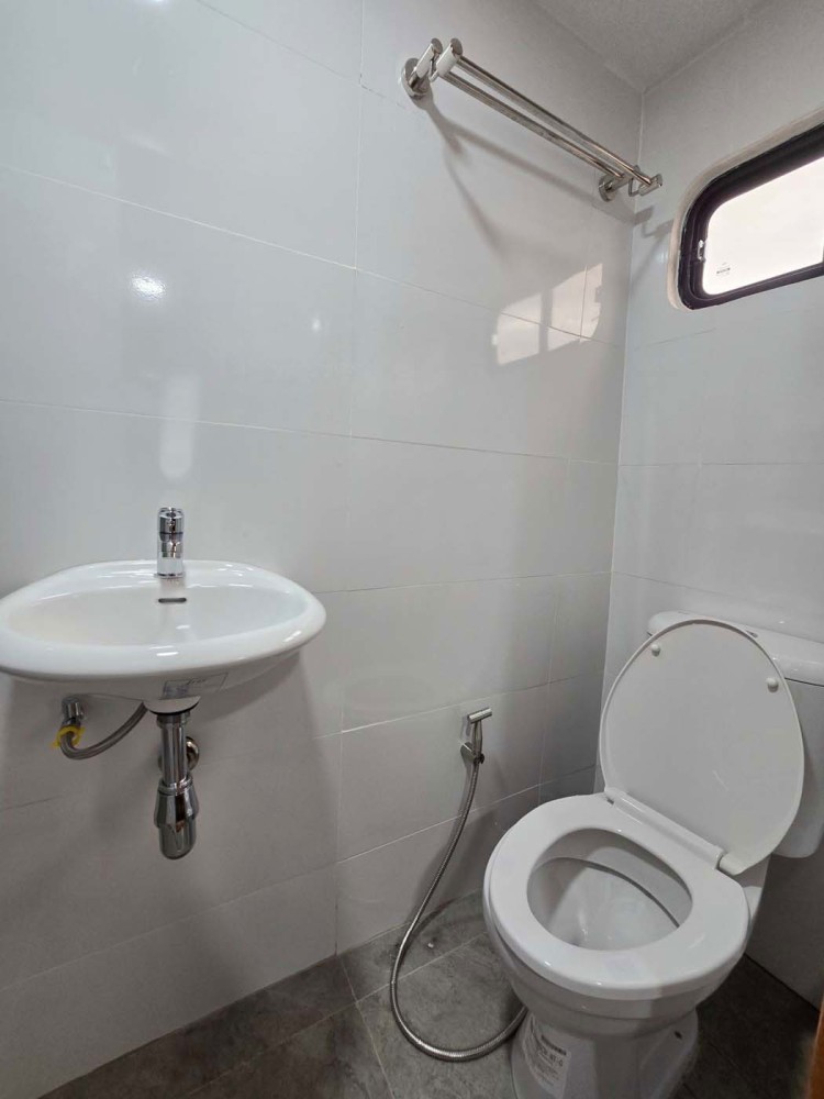 en suite double cabin bathroom on seatopia